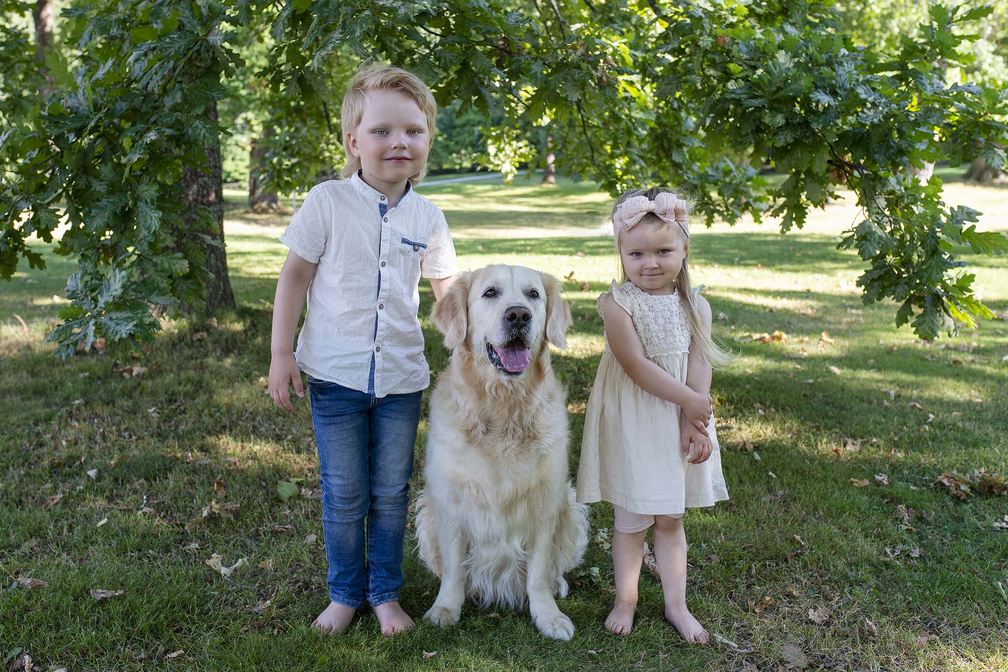 Lapsikuvaus, sisaruskuvaus, koirakuvaus miljöössä - Mari Anneli Photography - Lahti