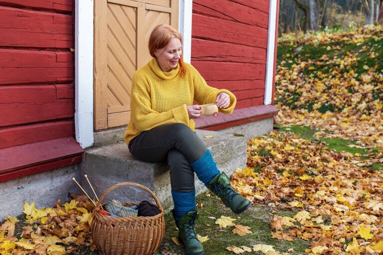 Read more about the article Naiseus on läsnä kaikkialla – puistosta punaisen mökin portaille