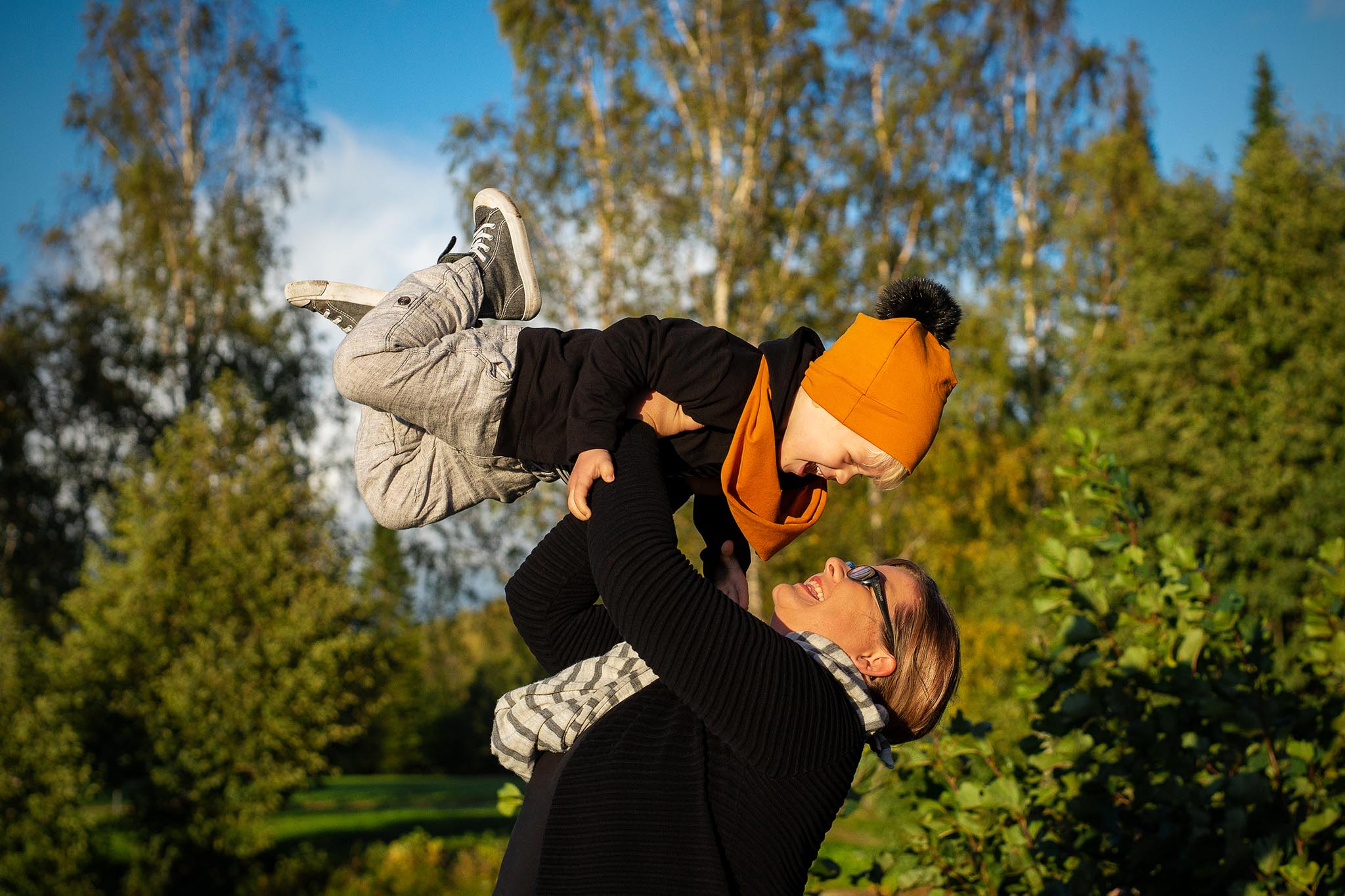 Perhekuvaus miljöössä syksyllä Mukkulan rannassa Lahdessa